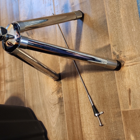 Tripod - Picture 2 of 4